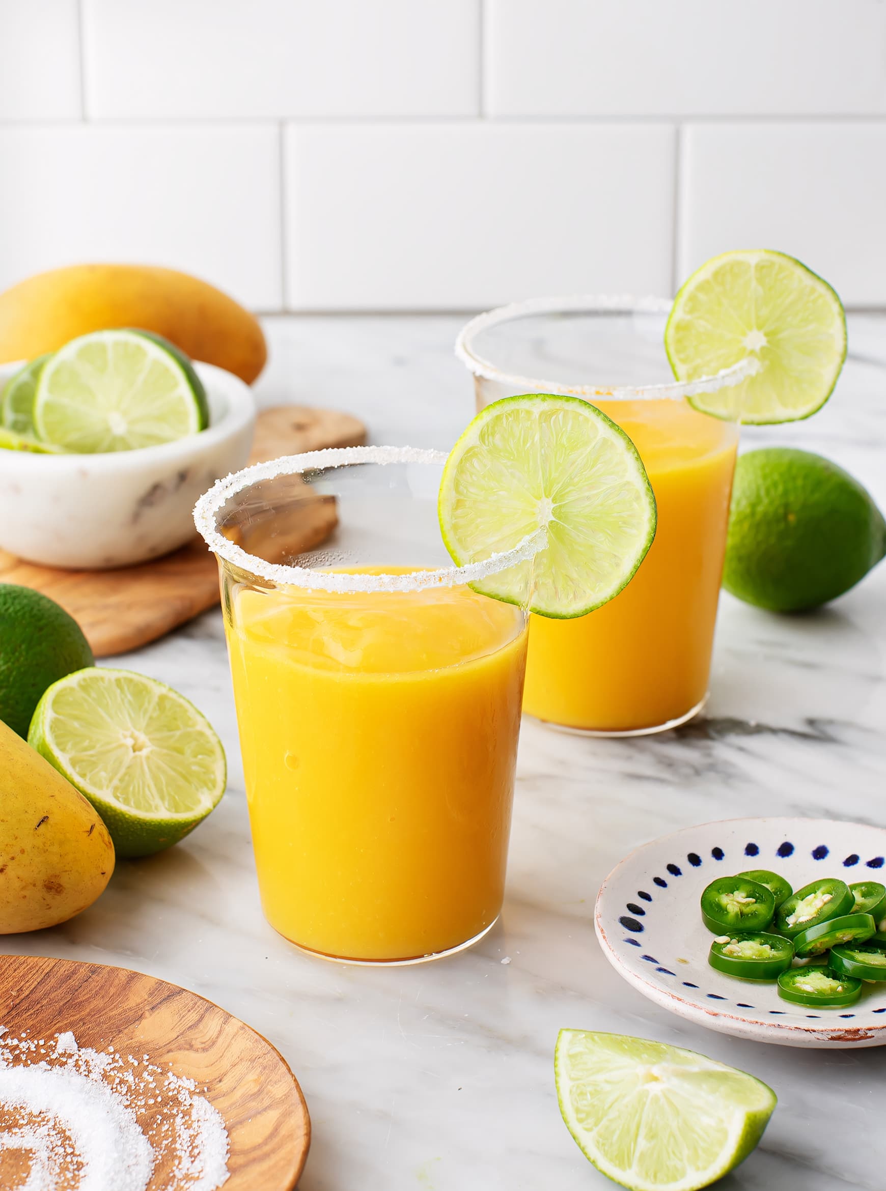 Mango Margarita Secrets: Party Perfect & Customizable Flavors